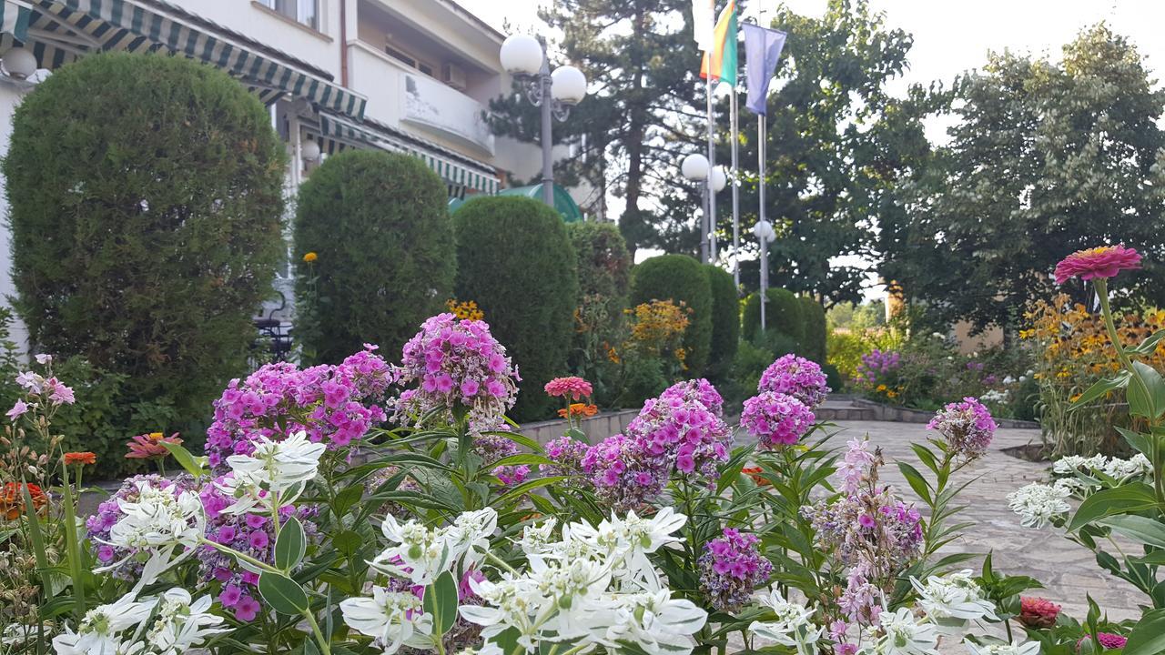 Paradise Hotel Madzharovo Dış mekan fotoğraf